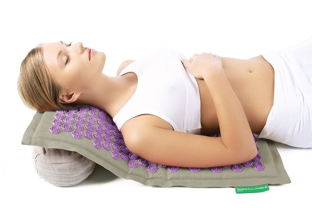 Adatu aplikators palīdzēs cīņā pret mugurkaula kakla daļas osteohondrozi